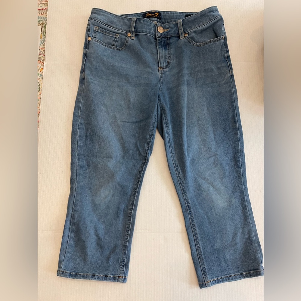 Seven7 denim capris. Great for summer!